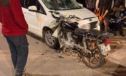 Hafif ticari araç ile motosiklet çarpıştı: 1 yaralı