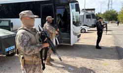 Mahalle abluka altına alındı: 38 kişi gözaltında