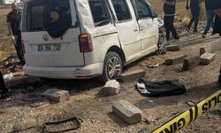 Mardin'de hafif ticari araç ile kamyonet çarpıştı: Bir ölü, 2 yaralı