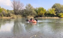 Piknik yaparken mahsur kalan 2 kişiyi itfaiye kurtardı