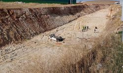 Şanlıurfa'da otomobil 15 metre yükseklikten yola uçtu: Bir ölü