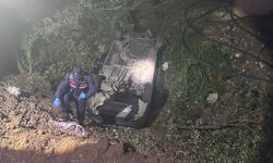 Batman'da otomobil uçuruma yuvarlandı