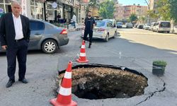 Batman'da yolda oluşan derin göçük endişeye neden oldu
