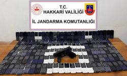 Eve baskında 142 kaçak telefonu ve tabanca bulundu