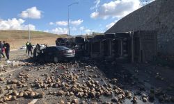 Feci kaza: Tırın altında kalan otomobilde 4 kişi öldü