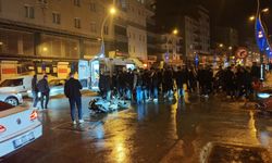 Muş'ta otomobil motosikletle çarpıştı, 2 kişi hastaneye kaldırıldı