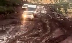 Siirt'te yağış ulaşımı vurdu: Sürücüler zor anlar yaşadı