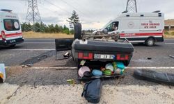 Lastiği kopan otomobil takla attı: 5 yaralı