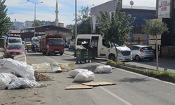 Diyarbakır'da çöpler toplanmayınca yolu trafiğe kapattılar