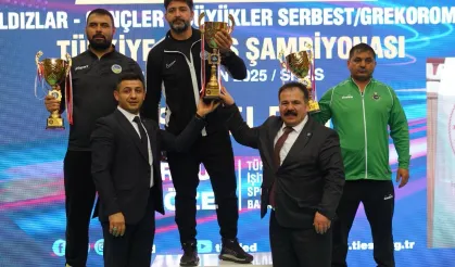 İşitme engelli güreşçilerden Türkiye şampiyonluğu