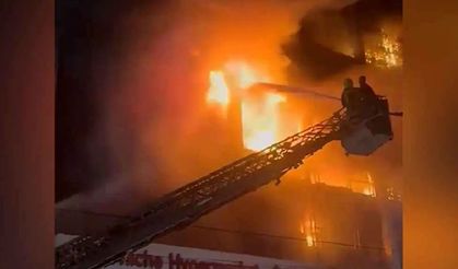 Diyarbakır’da yangın: 3 dükkan, 22 traktör küle döndü