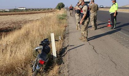 6 kişinin bindiği motosiklet devrildi
