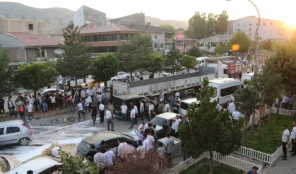 Bitlis'te freni boşalan tır 11 araca çarptı