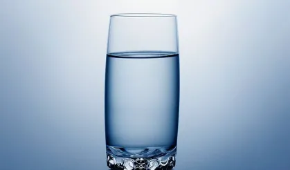 Aşırı sıcaklarda yetersiz sıvı tüketimi böbrek taşı riskini artırıyor