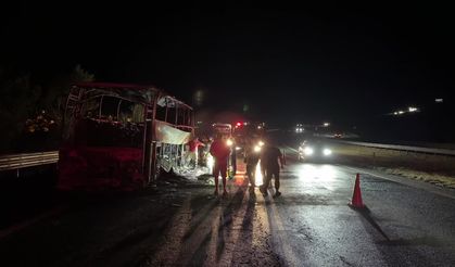 Seyir halindeyken yolcu otobüsü alev aldı