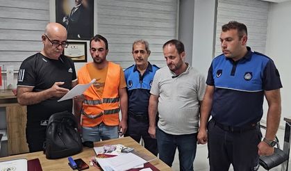 Hatay’da işçinin bulduğu altın ve döviz dolu çanta sahibine ulaştırıldı