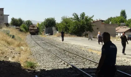 Malatya'da yük treninin çarptığı şahıs hayatını kaybetti