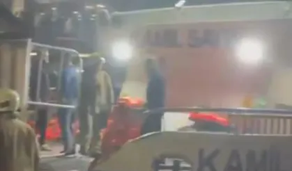 Yolcu motoru ile kuru yük gemisi çarpıştı: 8 yaralı