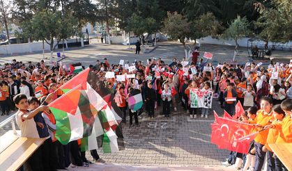 Öğrenciler, Gazze'deki çocuklara harçlıklarını bağışladı