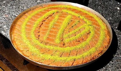 Diyarbakır'da babadan oğula yüzyıllık lezzeti: Burma Kadayıf