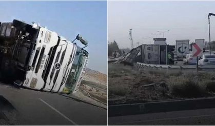 Diyarbakır'da pamuk yüklü tır devrildi