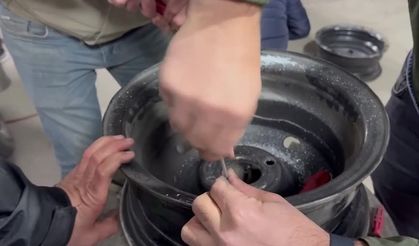 Otomobilin jantına gizlediler ama yakalandılar