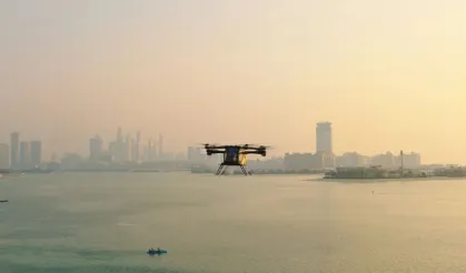 Uçan taksi ilk yolcusunu taşıdı