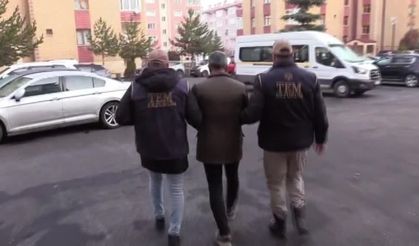 Erzurum'da FETÖ'nün yasaklı yayınlarını çoğaltarak dağıtan 2 kişi tutuklandı