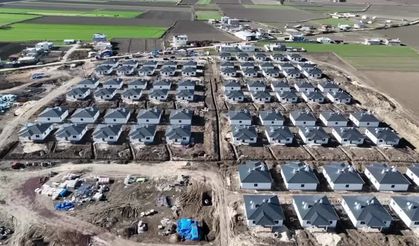 Hatay'da kırsal deprem konutlarının yapımı sürüyor