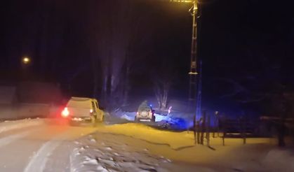 Muş'ta rahatsızlanan öğretmen için paletli ambulans devreye girdi