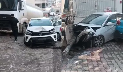 Batman’da tankerin 8 aracı hurdaya çevirdiği kaza anı kamerada