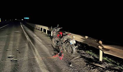 Çukura düşen motosikletin sürücüsü yaralandı