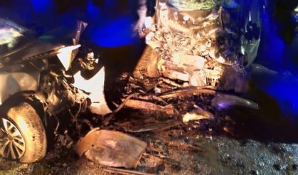 Diyarbakır’da iki otomobil kafa kafaya çarpıştı: 2’si çocuk 3 ölü, 3 yaralı
