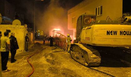 Mardin'de 2 iş makinesinde çıkan yangın söndürüldü