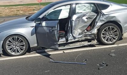 Mardin'de otomobiller çarpıştı: 3 yaralı