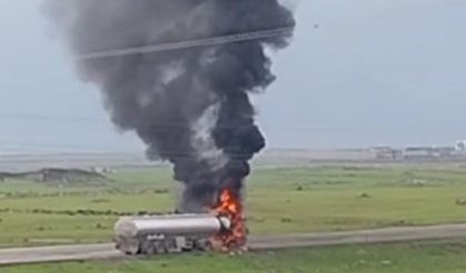Cizre’de seyir halindeki tanker alev topuna döndü