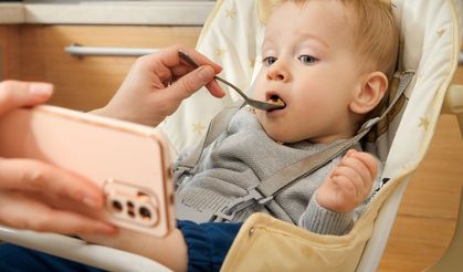 Çocuklarda ekran karşısında yemek masum mu?
