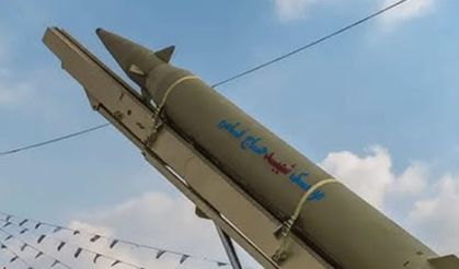 İran, yeni bir balistik füze kullandı