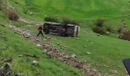 Şırnak'ta okul servisi şarampole devrildi: 5 yaralı