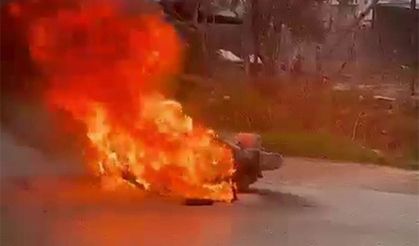 Adıyaman’da seyir halindeki motosiklet alev aldı