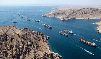 ABD, deniz ablukasını geçmeye çalışan İran gemisini vurdu