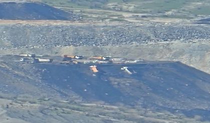 Şırnak'ta toprak kayması: 2 araç şarampole yuvarlandı