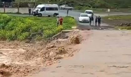 Siverek'te sağanak yağış sele neden oldu