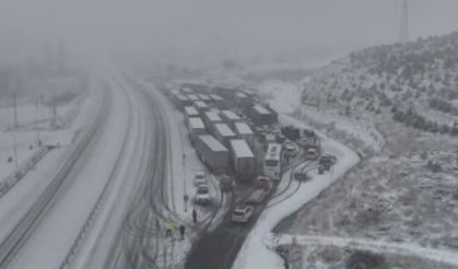 Nisan ayında kış geri geldi: Erzincan-Sivas karayolu ulaşıma kapandı