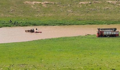 Şanlıurfa’da derede mahsur kalan 3 kişi kurtarıldı