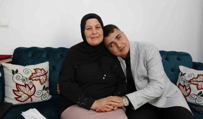 Görme engelli oğlunun eğitimi için Braille alfabesini öğrendi