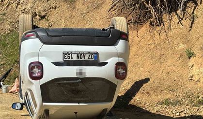 Pancar toplamaya gidenleri taşıyan araç takla attı: 4 yaralı