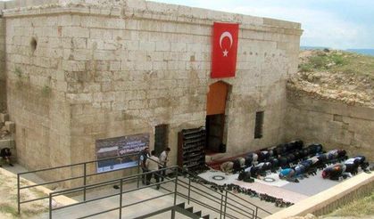 Depremde hasar gören tarihi iç kale camii restorasyon bekliyor