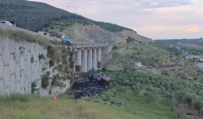 Gaziantep'te feci kaza: TIR 30 metreden uçtu, 3 kişi öldü