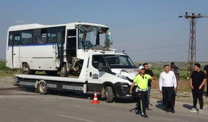 OSB personelini taşıyan midibüs devrildi: 8 yaralı